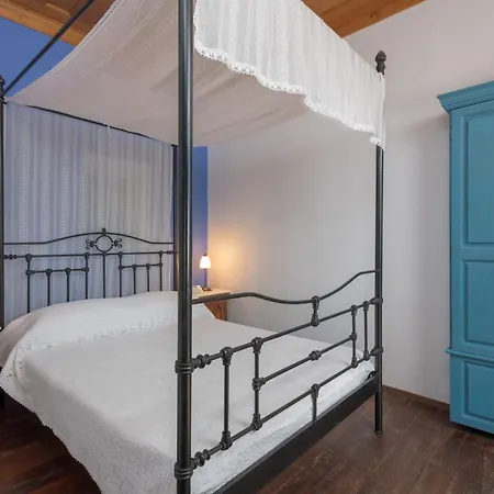 Katingo Appartamento Chalki Town